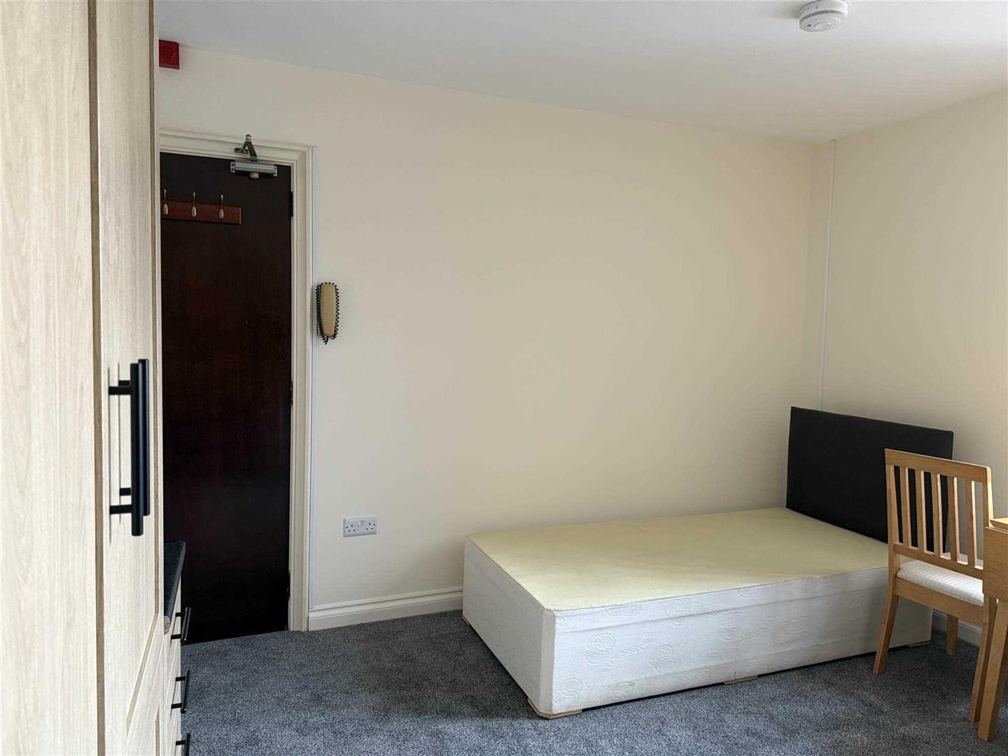1 bed property in Sheffield Road, Chesterfield